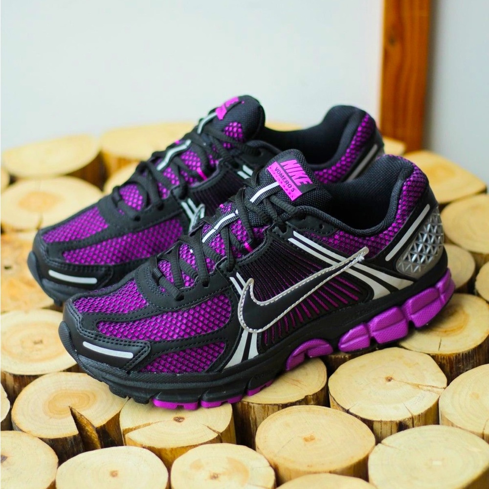 💜 NIKE ZOOM VOMERO 5 VIVID PURPLE 💜 - Picture 1 of 5
